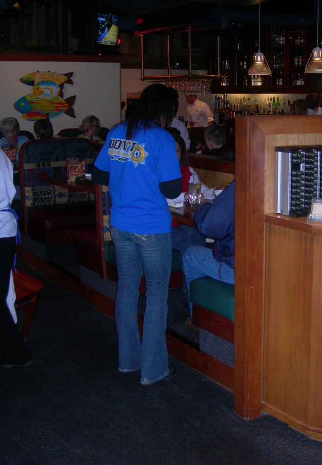 Cop speaking to customers in Red Lobster