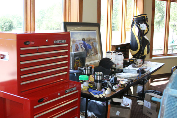 Showing golf tournament prizes on a table