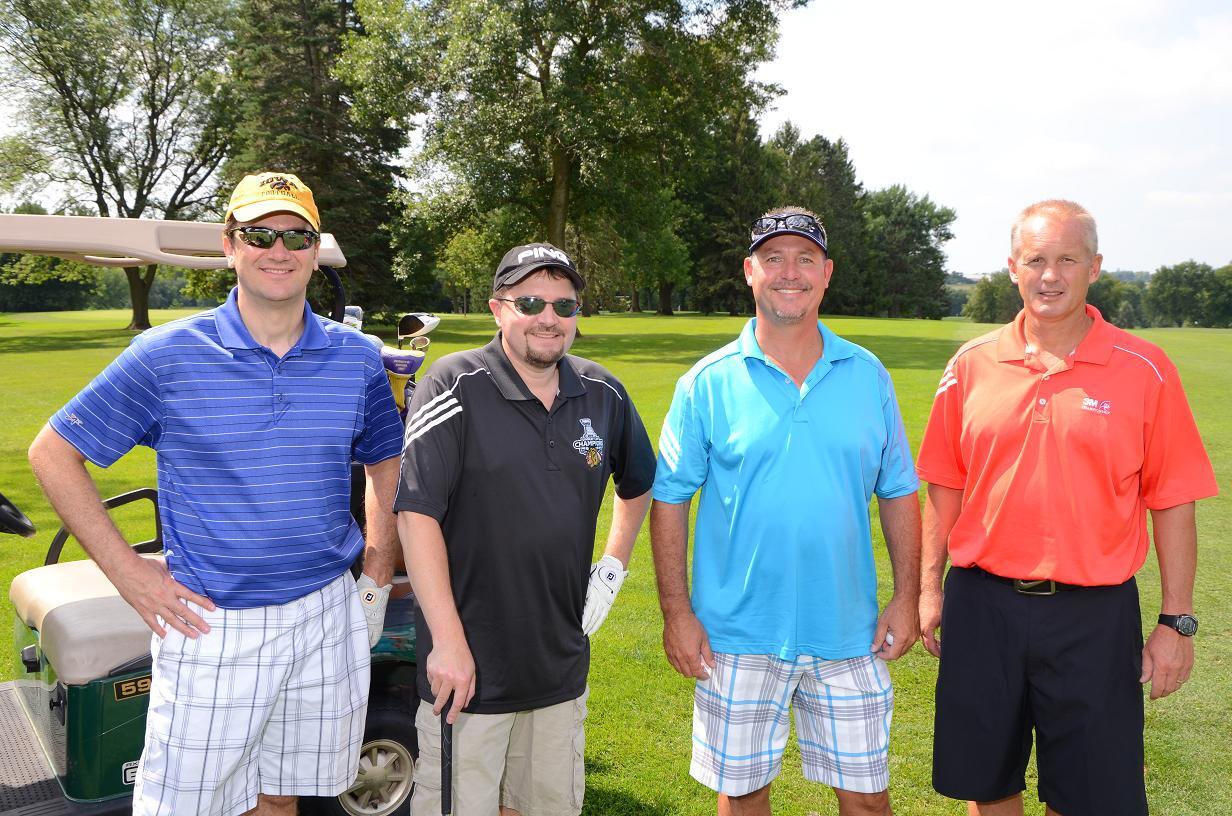 People on the golf course posing for a photo in a group