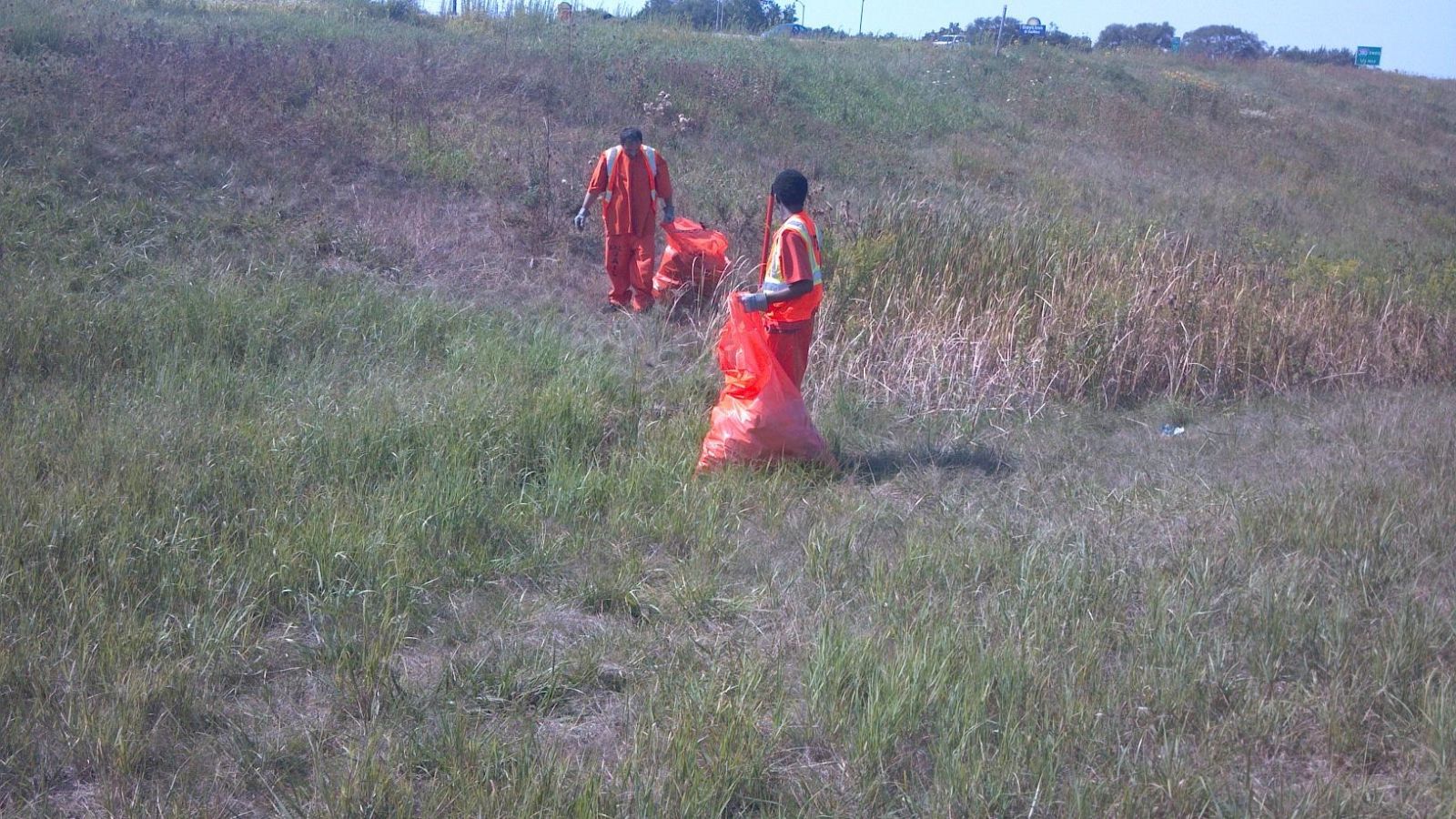 Inmates cleaning up the highway