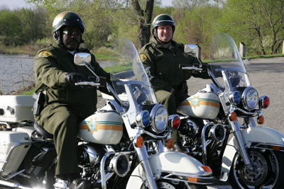 Image of two sheriffs on motorcycles.