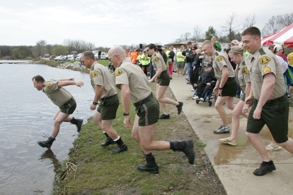 Deputies running into water during Polar Plunge